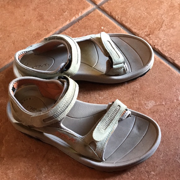 Teva gray leather strappy sandal shoes size 8 - Picture 2 of 12